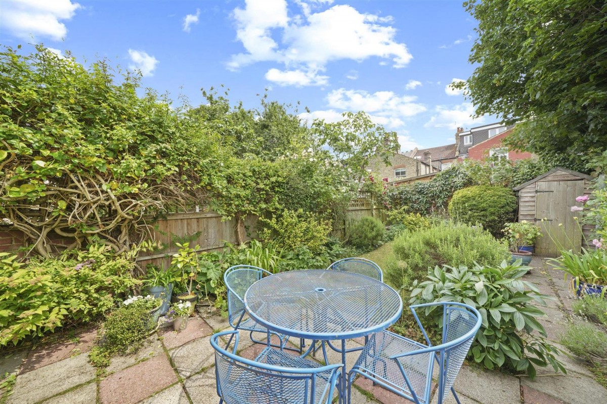 Image for London, N8 0BL