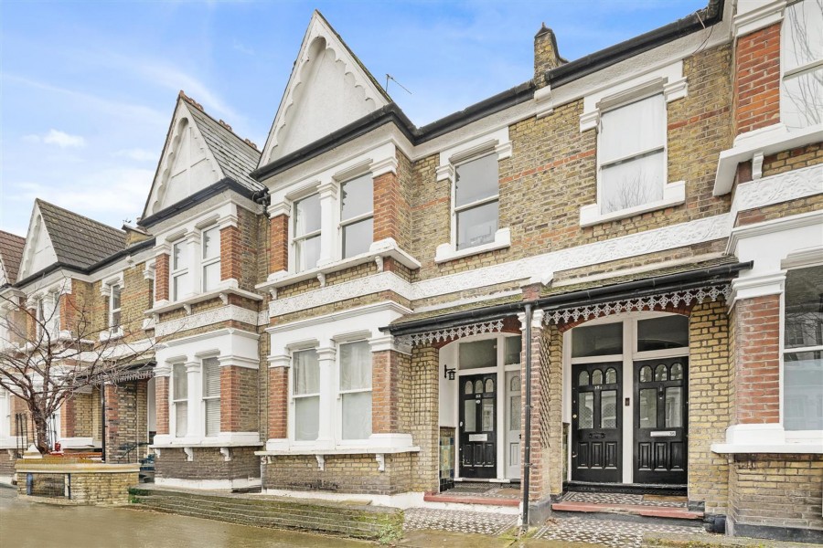 London, N16 8DF