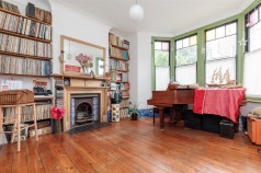Clissold Crescent, N16 9AT