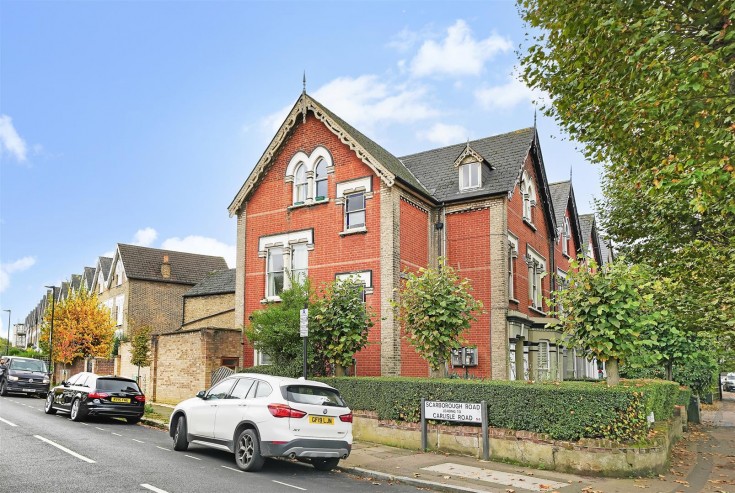 Upper Tollington Park, N4 4LS