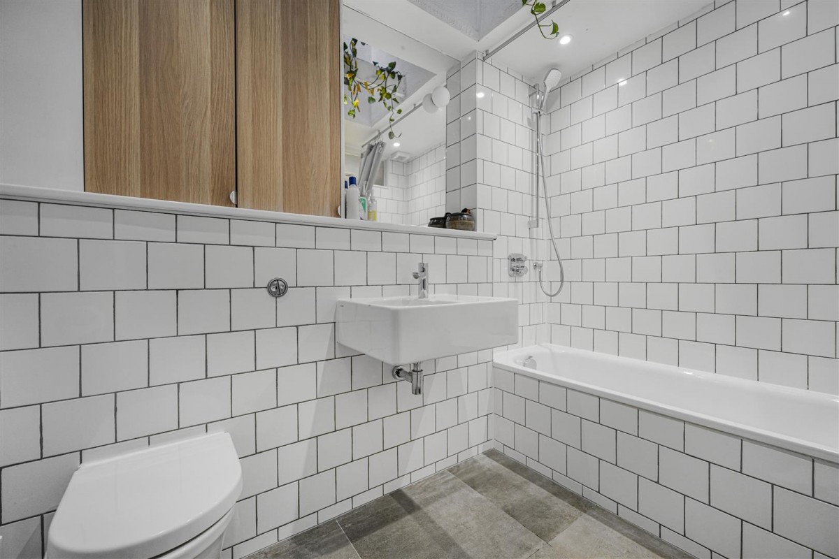 Image for Lilian Close, N16 0SG