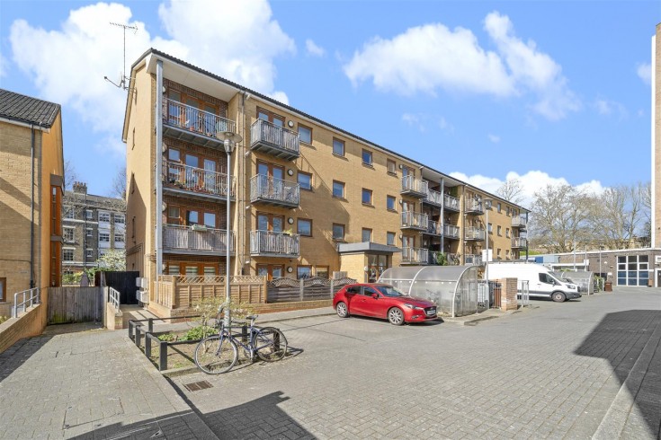 69 George Downing Estate, Cazenove Road, N16 6BY