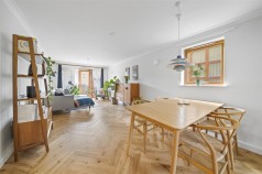 69 George Downing Estate, Cazenove Road, N16 6BY