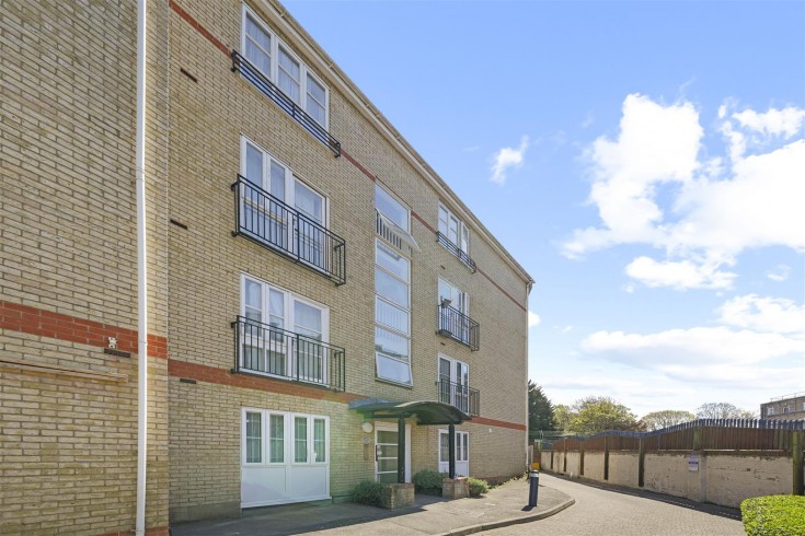 St. Andrews Mews, N16 5HR
