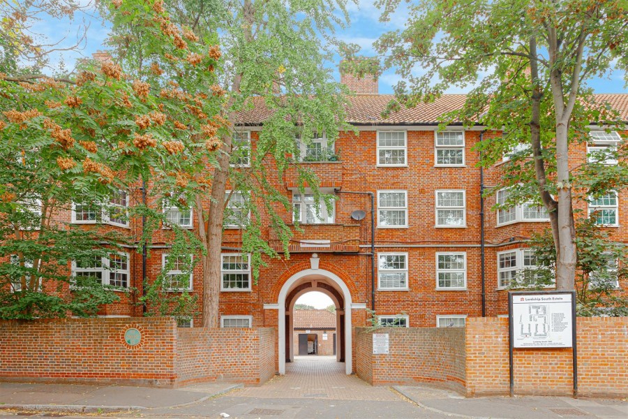 Lordship Road, N16 0PR