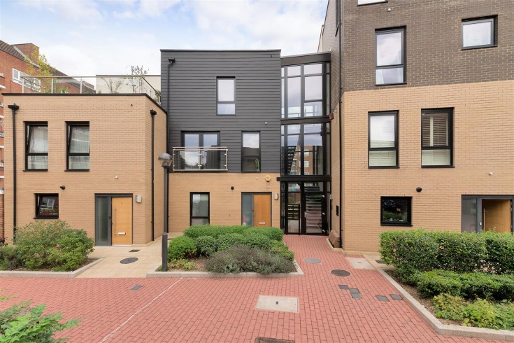 Barn Street, N16 0JT