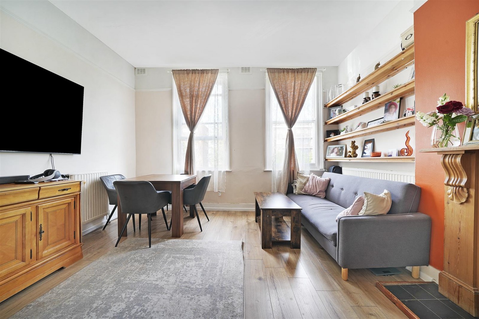 27 Amhurst Park, N16 5DJ