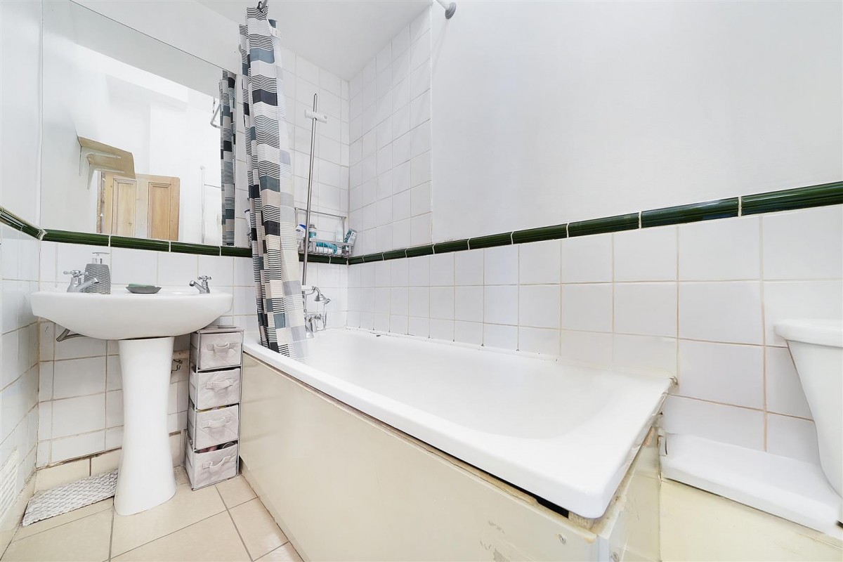 Image for 27 Amhurst Park, N16 5DJ