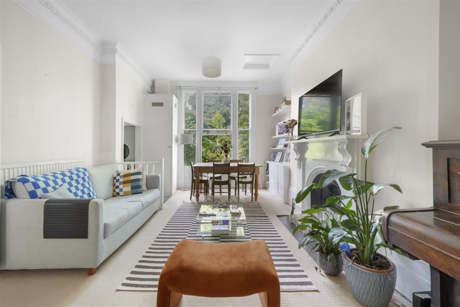 Amhurst Road, N16 7UE