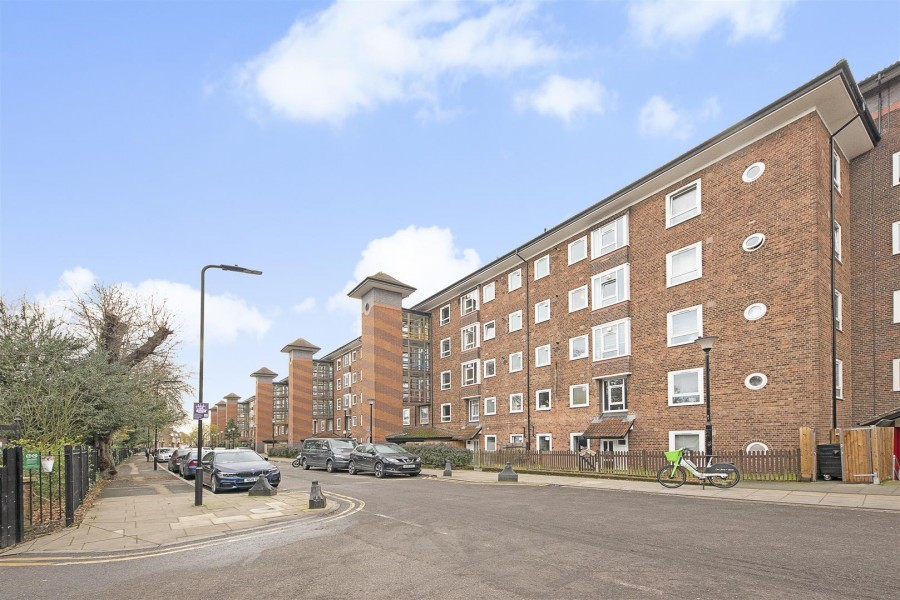 Springfield, E5 9EA