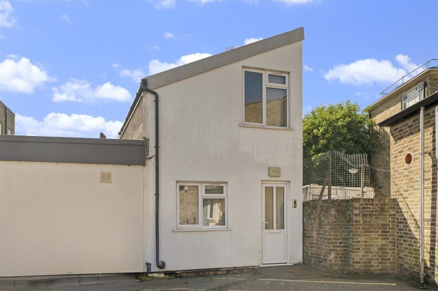 Finsbury Park, N4 2DR