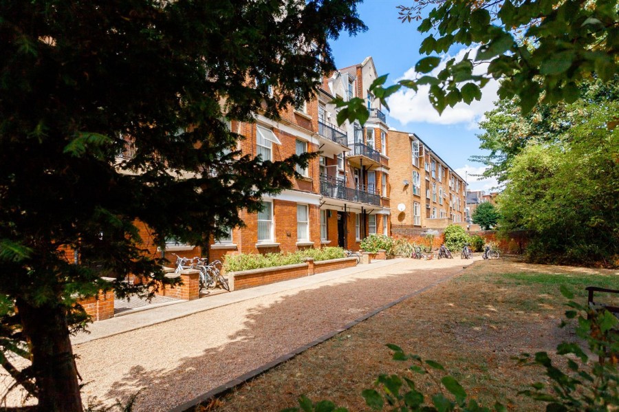 Stamford Hill Mansions Stamford Hill, N16 5TN