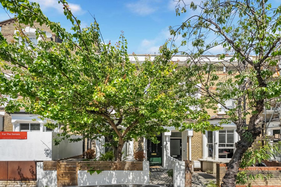 London, N16 7UF