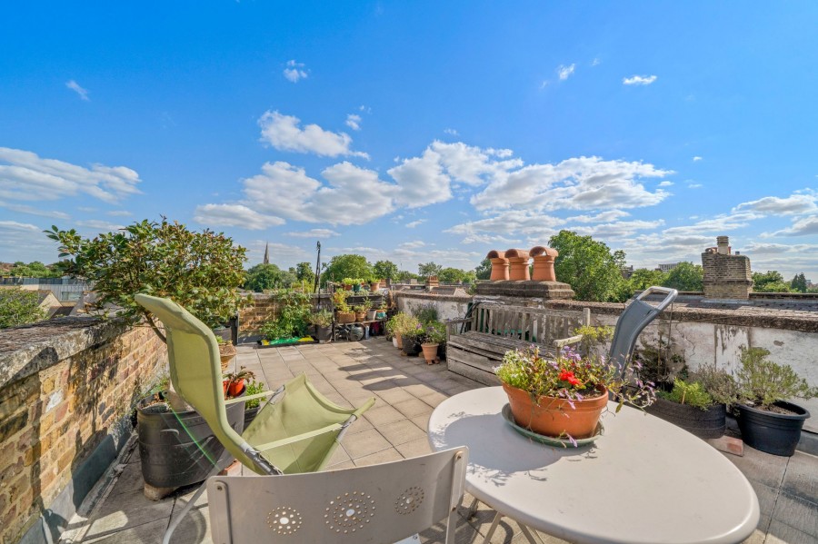 64 Lordship Park, N16 5UA
