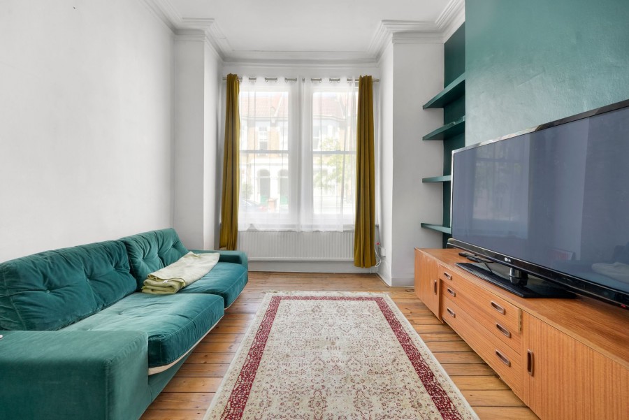 London, N16 8DF