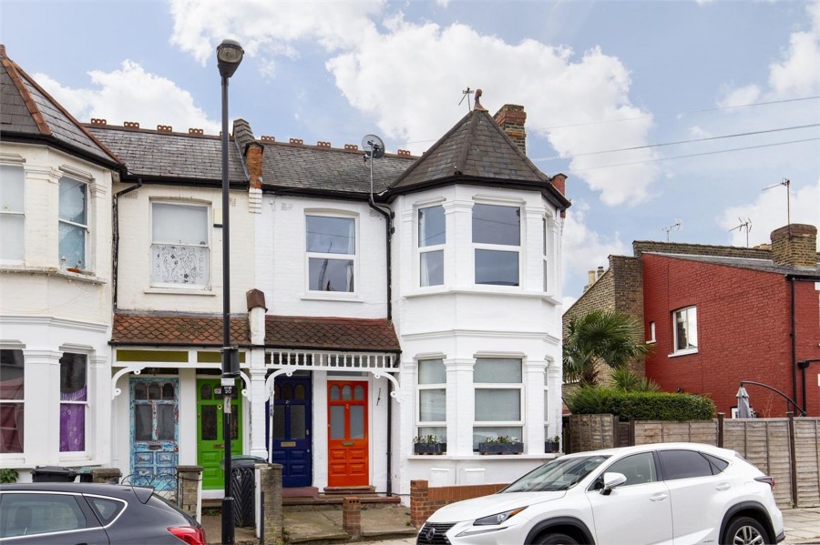 London, N8 7NA