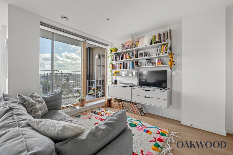 132 Green Lanes, N16 9BN