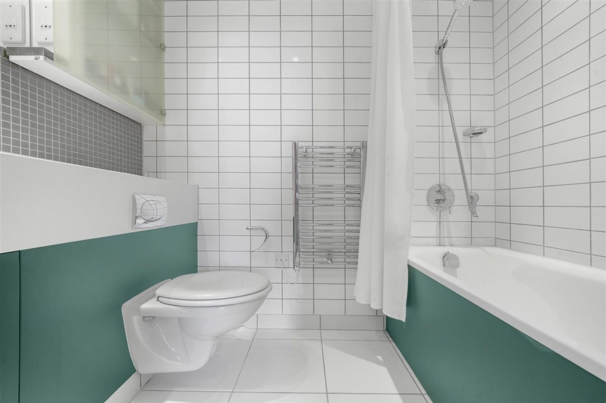 Image for London, N8 7RX
