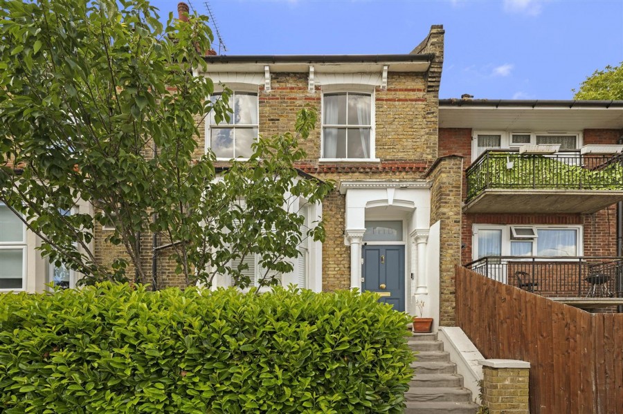 London, N16 7UH