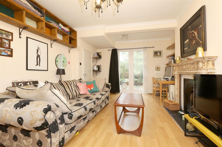 London, N16 7UE